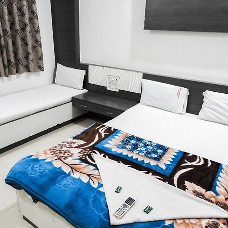 שירדי Hotel Shri Sai Darshan מראה חיצוני תמונה