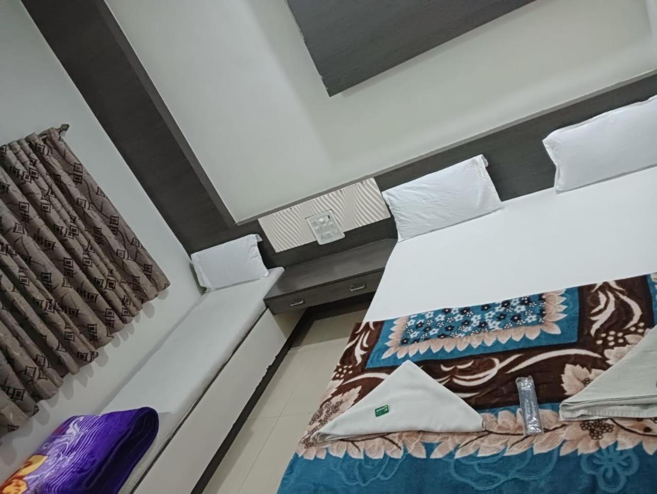 שירדי Hotel Shri Sai Darshan מראה חיצוני תמונה